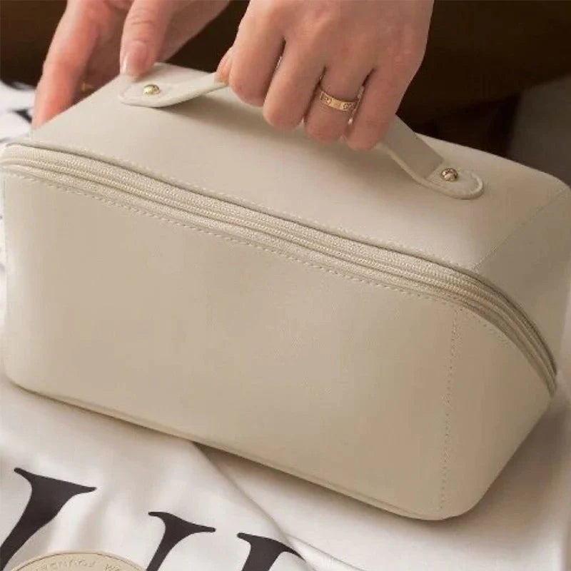 COSMETIC TRAVEL BAG